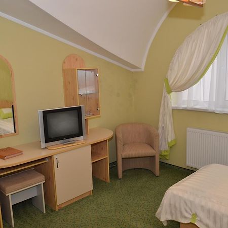 Hotel Serpanok Tyachiv Luaran gambar