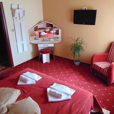 Hotel Serpanok Tyachiv Luaran gambar