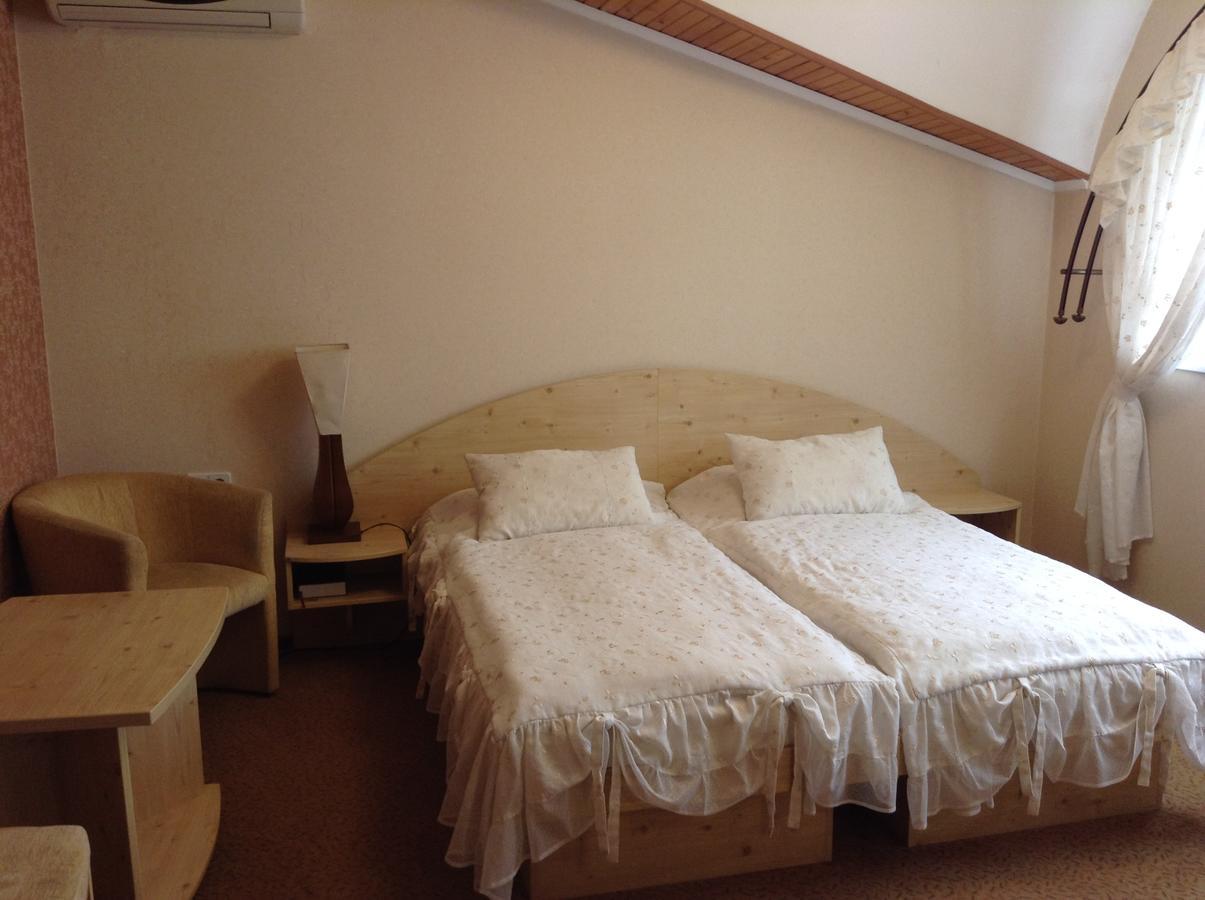 Hotel Serpanok Tyachiv Luaran gambar