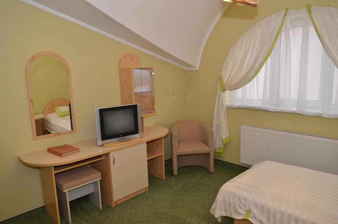 Hotel Serpanok Tyachiv Luaran gambar