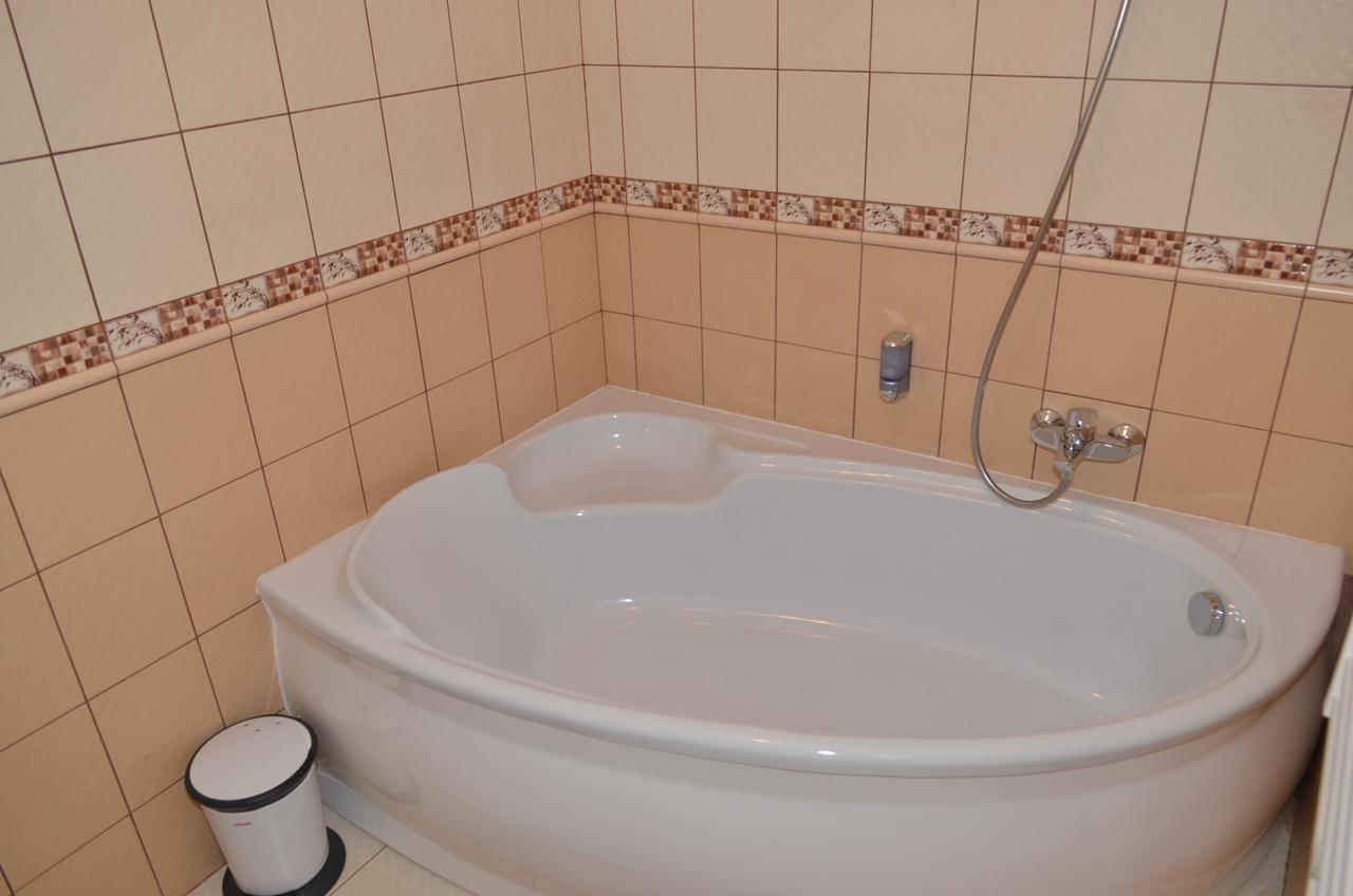 Hotel Serpanok Tyachiv Luaran gambar