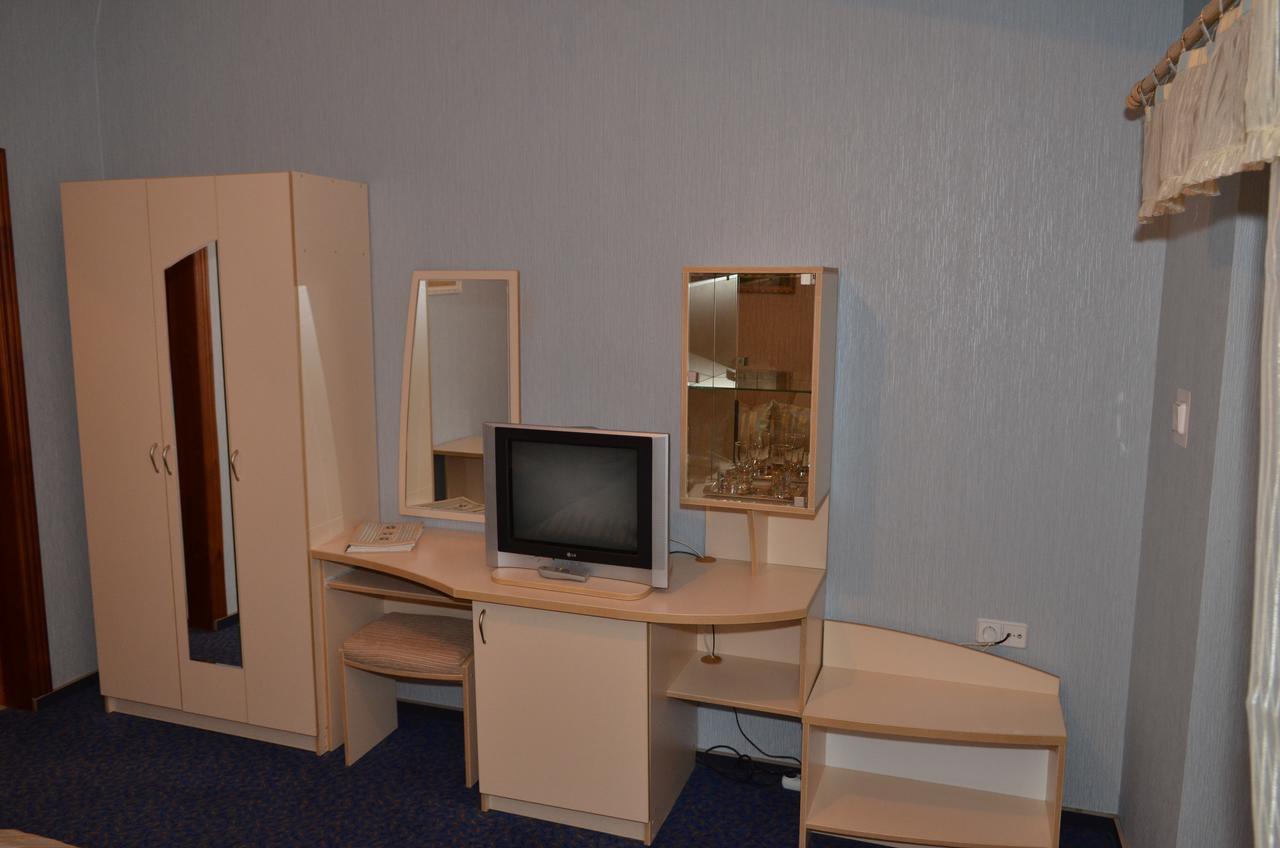 Hotel Serpanok Tyachiv Luaran gambar