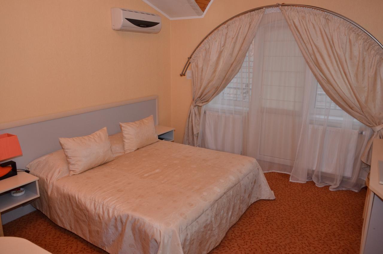 Hotel Serpanok Tyachiv Luaran gambar