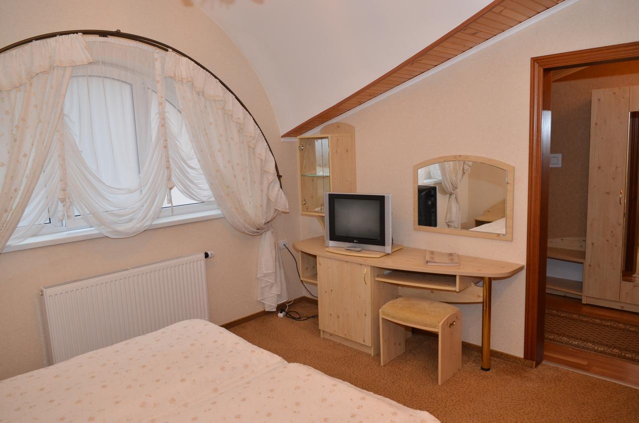 Hotel Serpanok Tyachiv Luaran gambar