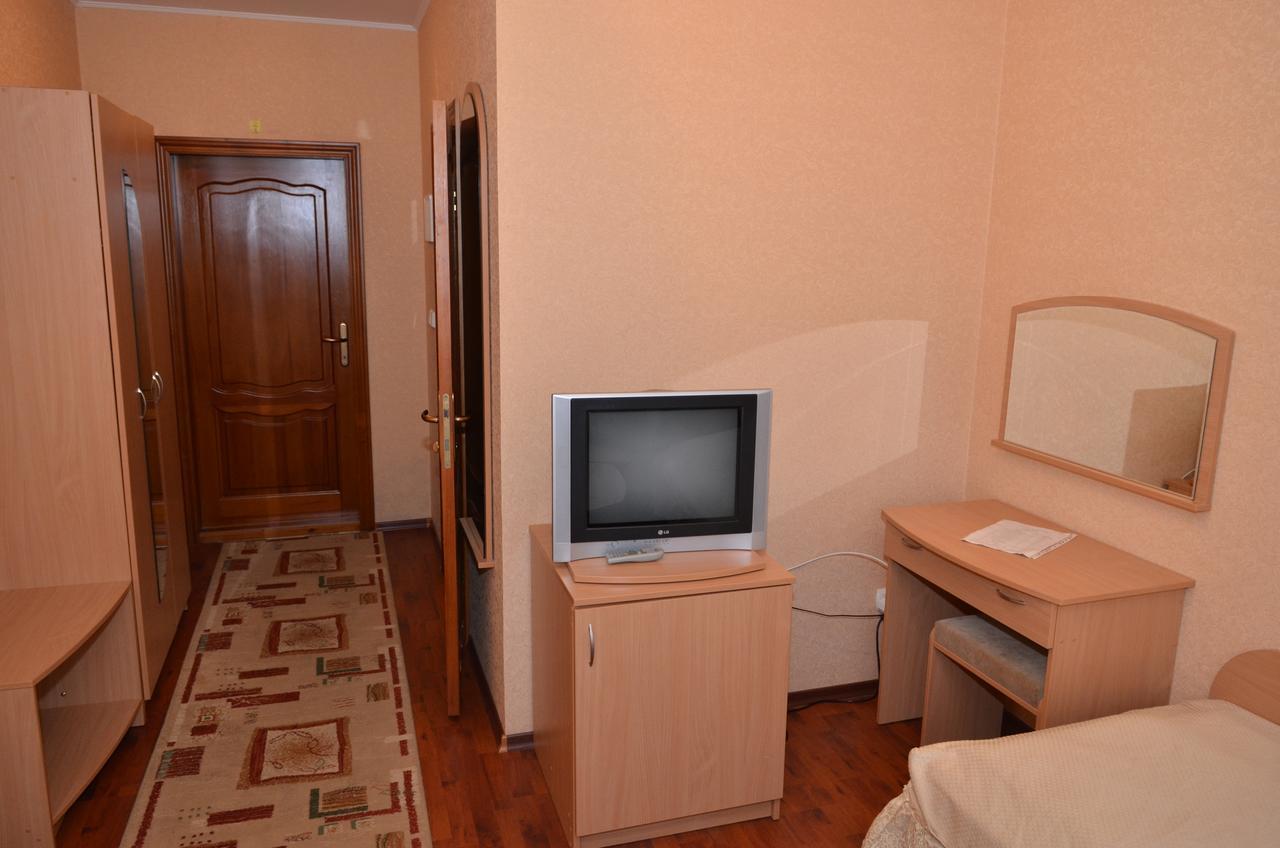 Hotel Serpanok Tyachiv Luaran gambar