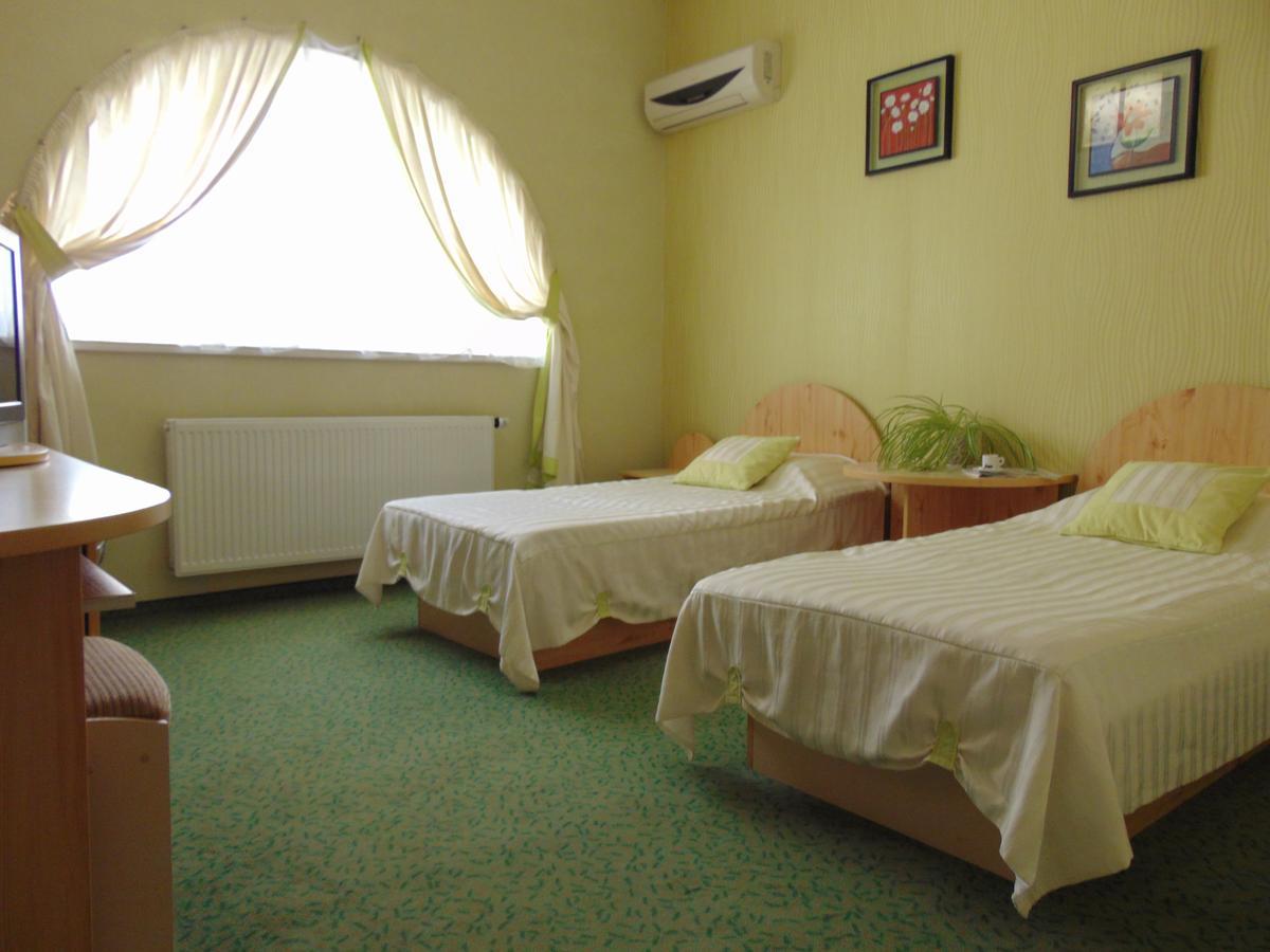Hotel Serpanok Tyachiv Luaran gambar