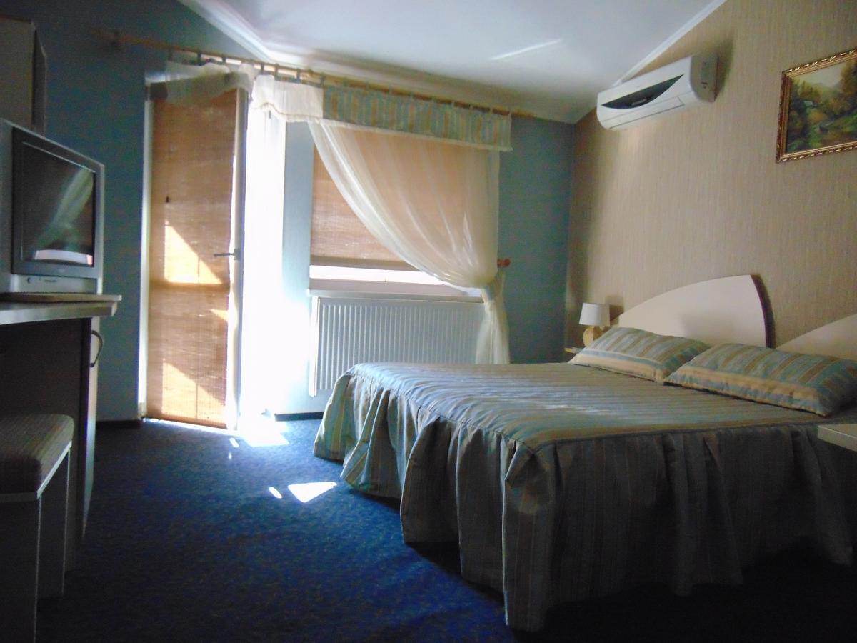Hotel Serpanok Tyachiv Luaran gambar