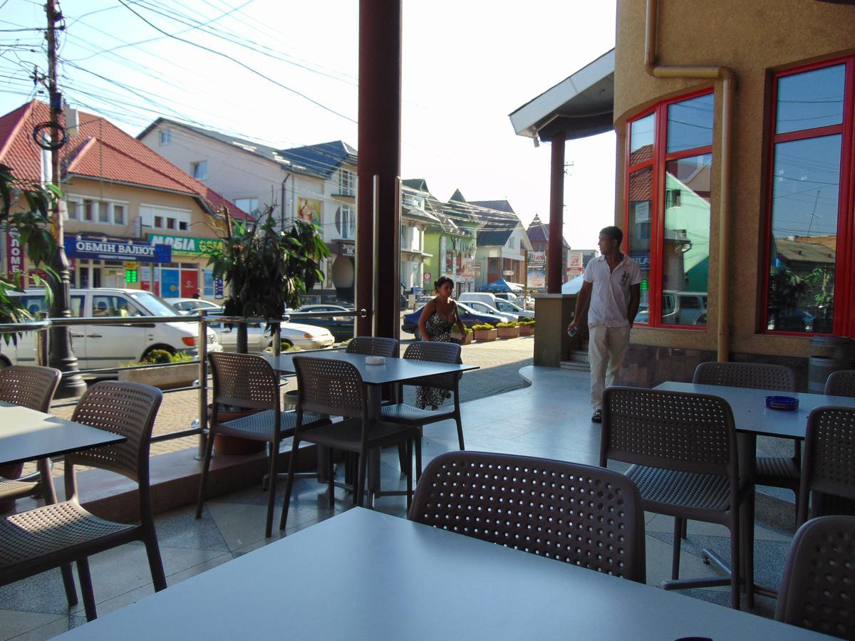 Hotel Serpanok Tyachiv Luaran gambar